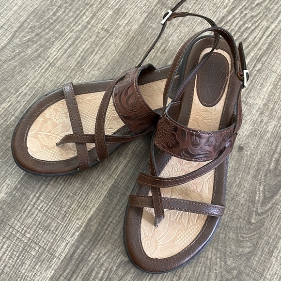 Sandals - Picture 2 of 3